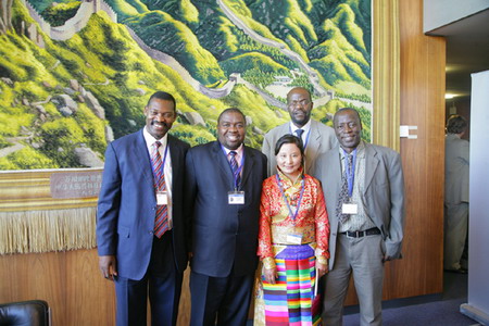 藏族鄉(xiāng)村女郵遞員尼瑪拉木：生命重要，信件也重要