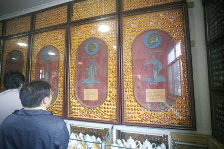 珍藏百萬的毛主席像章紀念館成為黨史教育基地