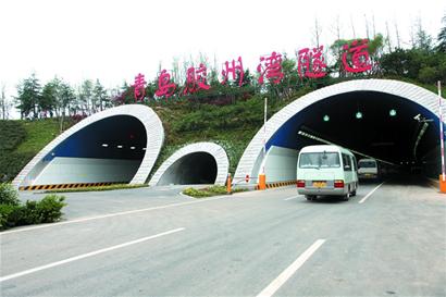 銘記歷史時(shí)刻:膠州灣橋隧通車