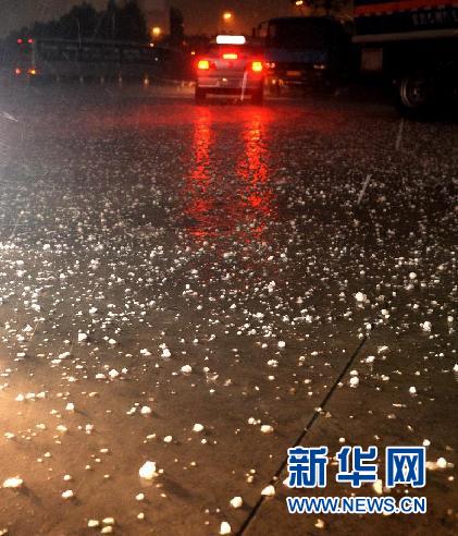 遼寧局地降冰雹和暴雨 冰雹大如乒乓球砸壞車窗
