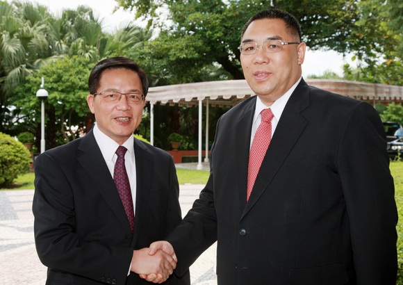 崔世安歡迎外交部駐澳門特區特派員胡正躍履新