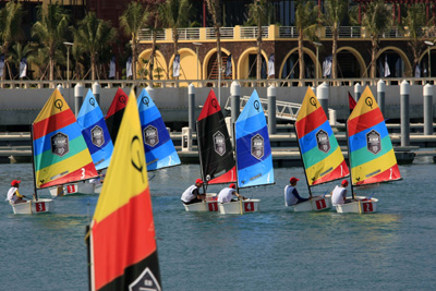 沃爾沃帆船賽三亞站:18名青少年揚(yáng)帆帆船港(圖)