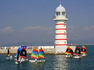 沃爾沃帆船賽三亞站:18名青少年揚(yáng)帆帆船港(圖)