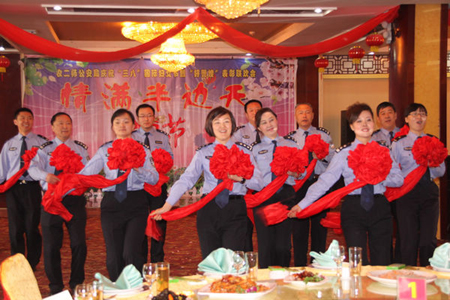 慶“三八”國際婦女節(jié)暨“好警嫂”表彰聯(lián)歡會