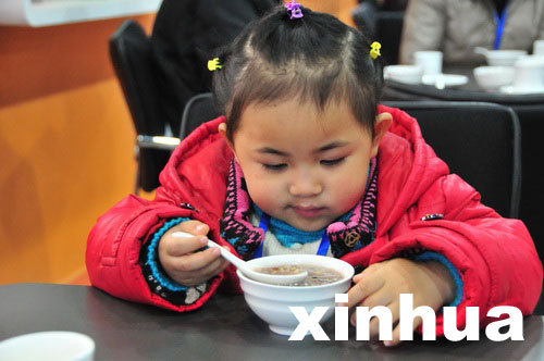 金龍魚武漢工廠舉辦媒體開放日活動