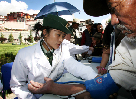 拉薩市連續六年榮獲“全國雙擁模范城”