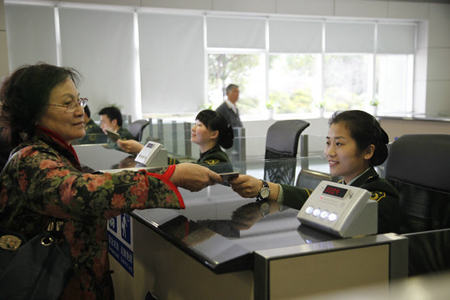 江蘇無錫邊檢:熱情服務返鄉祭祖臺胞
