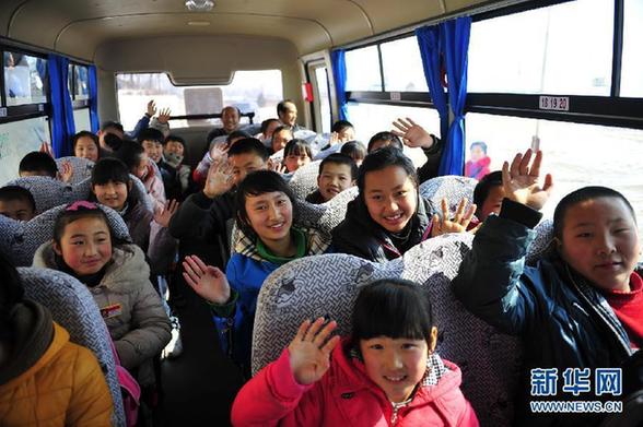 校車安全條例草案獲原則通過 賦予校車優先權