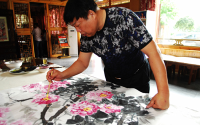 河南：“僑光藝術(shù)獎”獲獎藝術(shù)家革命老區(qū)采風(fēng)