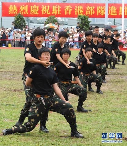 駐港部隊開放軍營與市民共慶“五一”