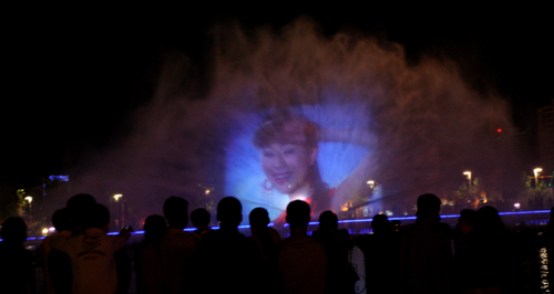 “油城”克拉瑪依：河上夜景醉游人