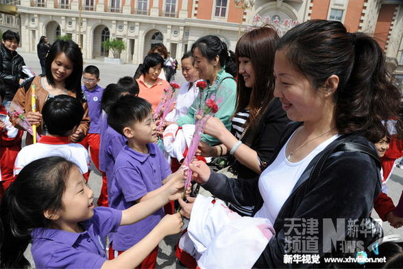 天津：低保、單親、外來務工子女圓夢母親節
