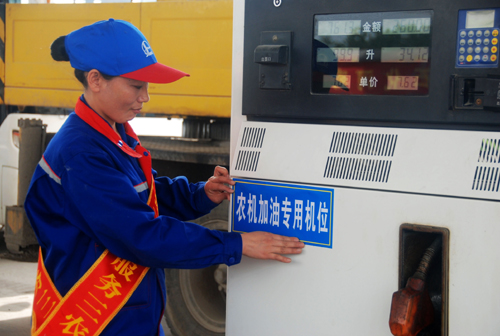 中石化信陽分公司多項(xiàng)增值服務(wù)保“三夏”
