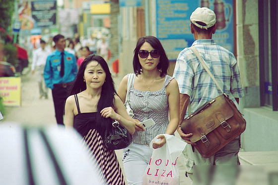 實(shí)拍蒙古國大街上出人意料的美女