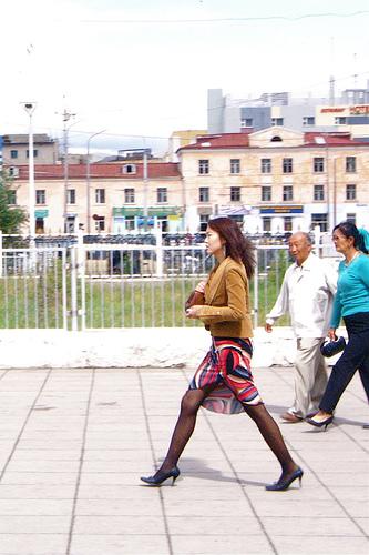 實(shí)拍蒙古國(guó)大街上出人意料的美女