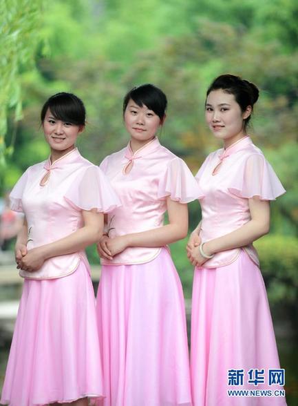 江蘇揚州個園導游換夏裝 化身“蘭花仙子”