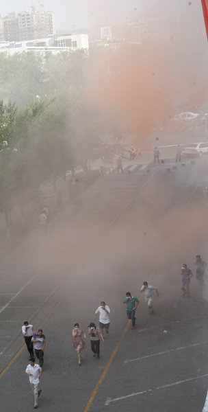 克拉瑪依舉行重大火災(zāi)事故滅火疏散演習(xí)