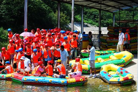 河南固始第二屆長(zhǎng)江河漂流節(jié)開幕（圖）