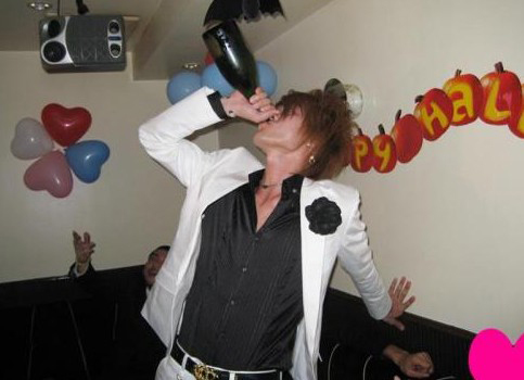 揭秘日本牛郎 月入竟4萬美元