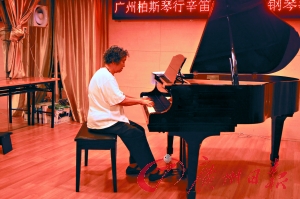 超勵(lì)志！七旬阿婆圓夢拿下鋼琴八級(jí)