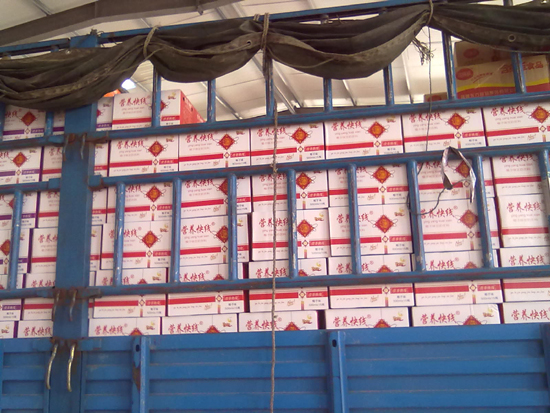 記者暗訪山寨“營養快線”代工廠:舊瓶回收接著用