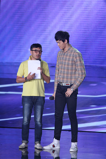 劉詩詩、孫楊昨日帶妝彩排 期待今晚金鷹節開幕