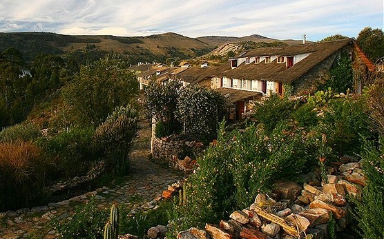 組圖:世界上十大最遙遠(yuǎn)賓館 潛水才能到達(dá)