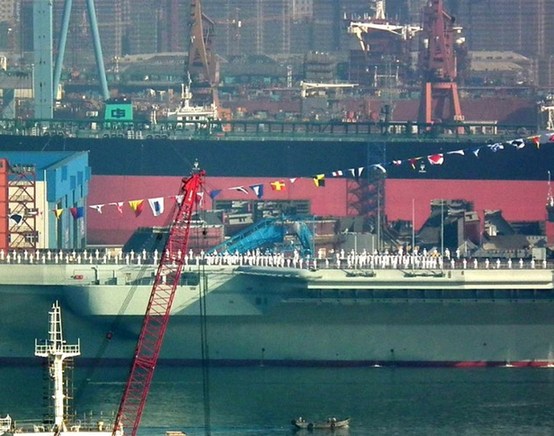 中國16號航母掛旗舉行站坡儀式即將服役