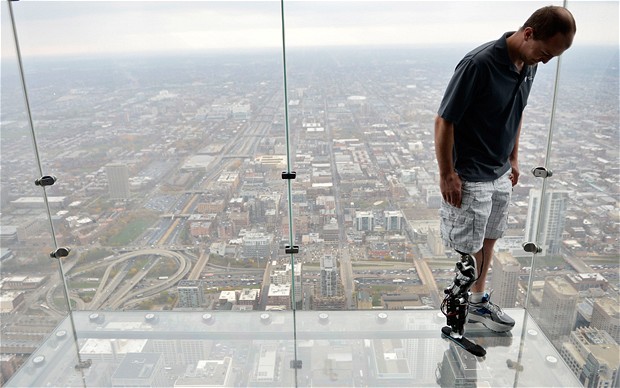 男子用意念控制假肢 欲挑戰103層摩天大廈