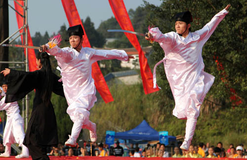 南少林武術(shù)文化節(jié)開(kāi)幕 武僧展絕技