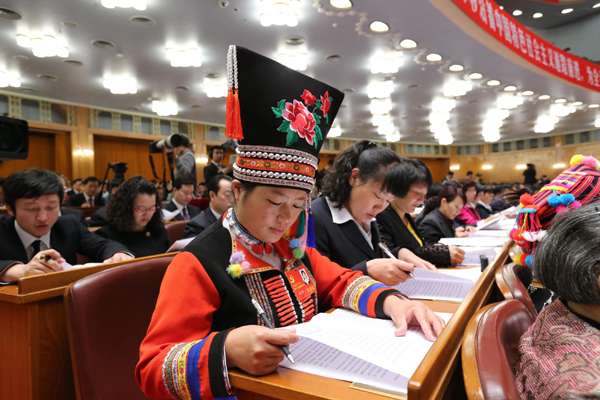 胡錦濤代表中共第十七屆中央委員會向大會作報告