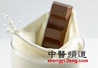 警惕：喝牛奶千萬(wàn)別與這4種食物搭配(圖)