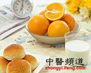 警惕:喝牛奶千萬別與這4種食物搭配(圖)