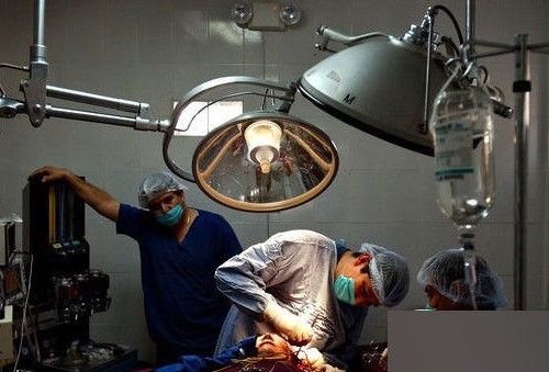 探秘國(guó)外令人觸目驚心的廉價(jià)整容