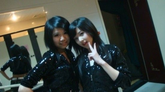 “奶茶妹妹”實習當記者引圍觀 海量生活照曝光