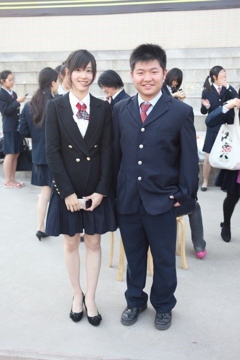 “奶茶妹妹”實習(xí)當(dāng)記者引圍觀 海量生活照曝光