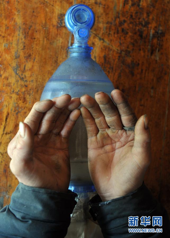 浙江“慈愛雙親”自制呼吸機為兒續命