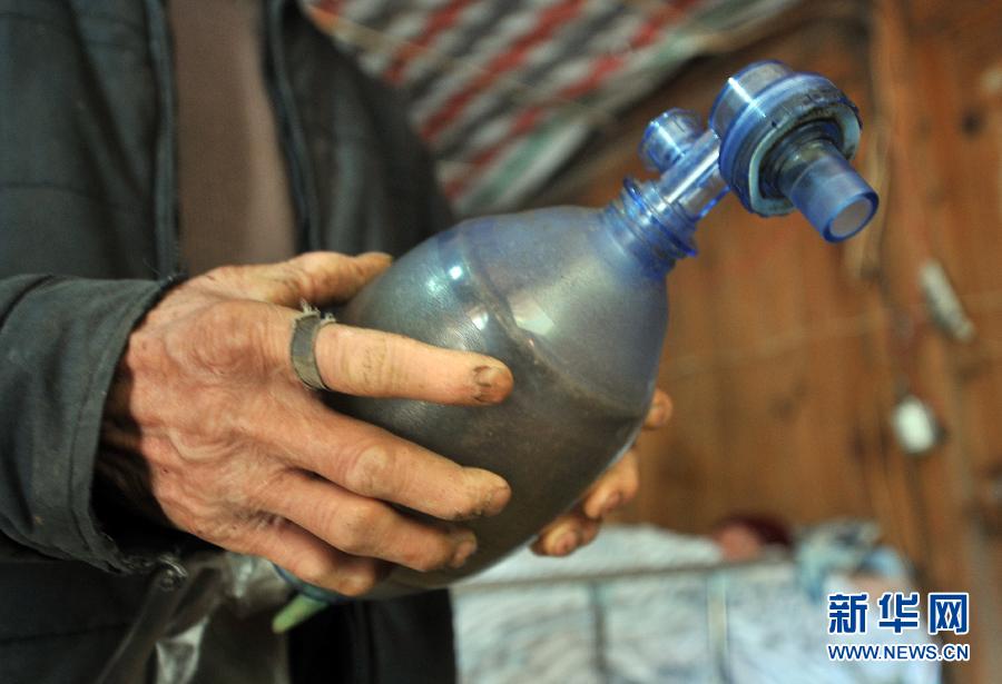 浙江“慈愛雙親”自制呼吸機為兒續命