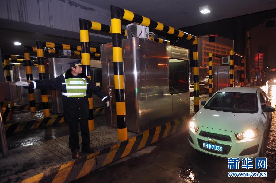 今日凌晨全國收費(fèi)公路春節(jié)小型客車免費(fèi)通行正式實(shí)施