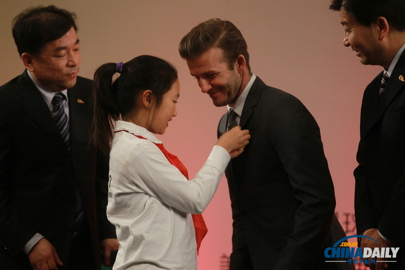 中超足球聯(lián)賽推廣大使貝克漢姆訪問北京二中并與學生互動