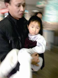 送斷腳童私家車赴武漢 一路綠燈為