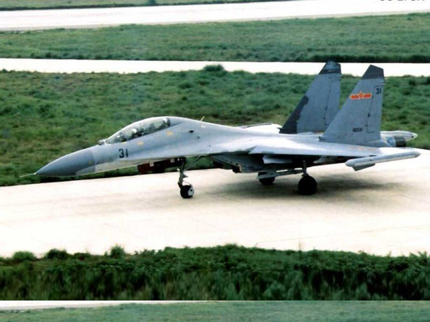 高清組圖：中國空軍蘇-27UBK型戰(zhàn)斗教練機