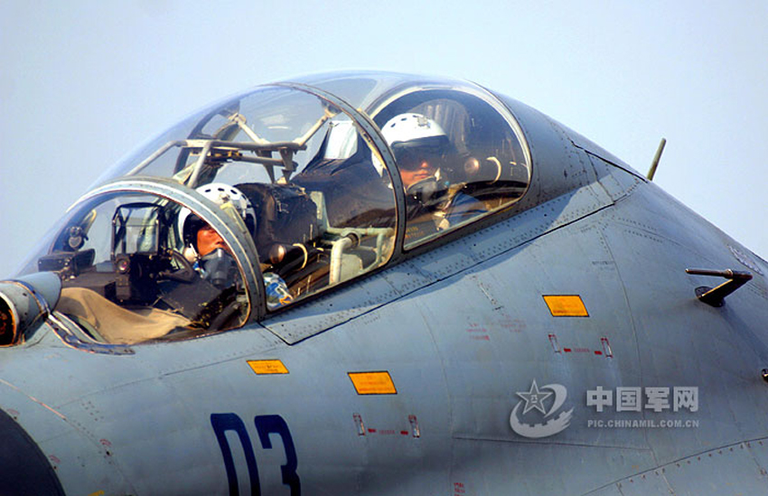 高清組圖：中國空軍蘇-27UBK型戰(zhàn)斗教練機