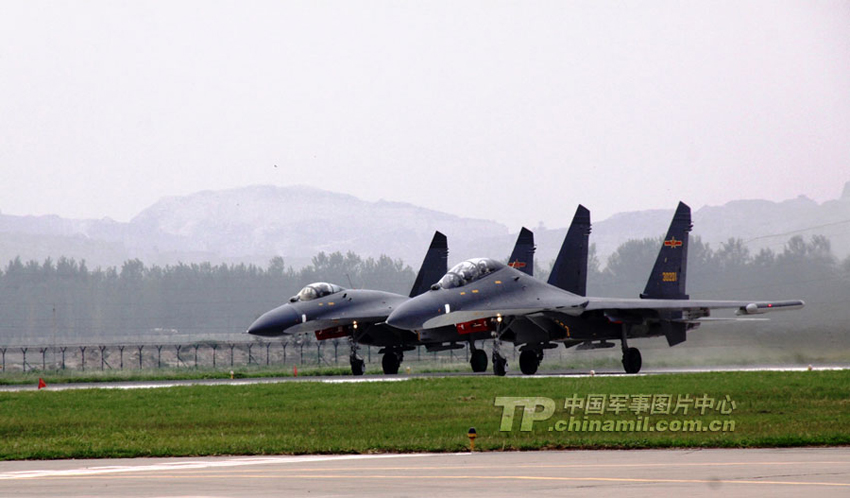 高清組圖：中國空軍蘇-27UBK型戰斗教練機