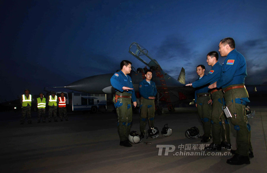 高清組圖：中國空軍蘇-27UBK型戰(zhàn)斗教練機