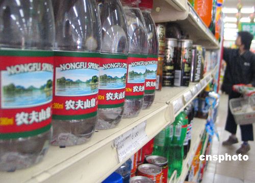 農(nóng)夫山泉陷“標(biāo)準(zhǔn)門” 聲稱系競爭對手蓄意策劃