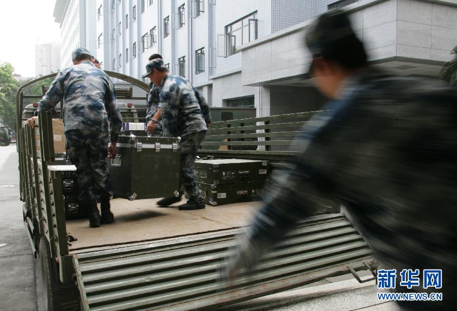 軍隊(duì)、消防、醫(yī)療等部門迅速馳援雅安受災(zāi)區(qū)