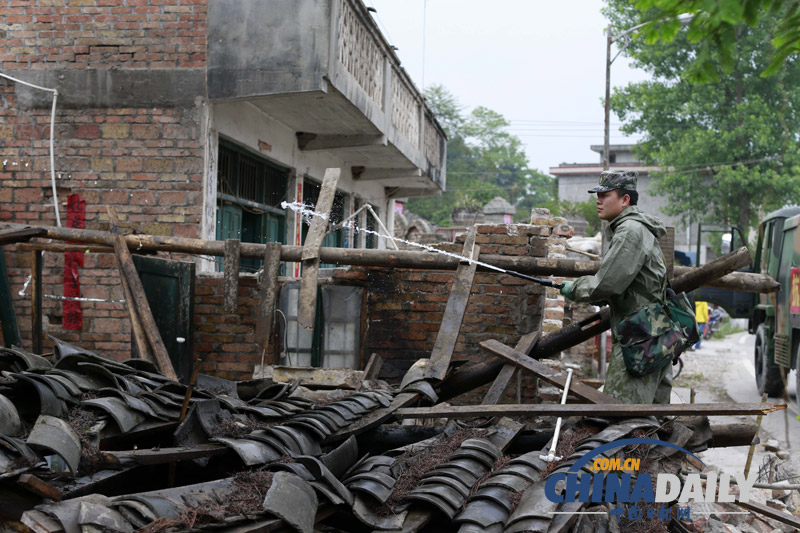 蘆山小朋友敬禮感謝救災人員[組圖]
