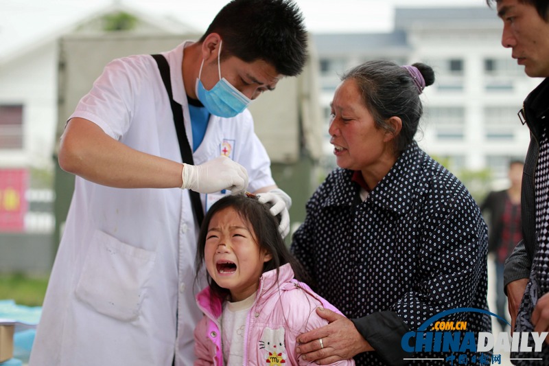 中國日?qǐng)?bào)聚焦蘆山地震之傷痛篇