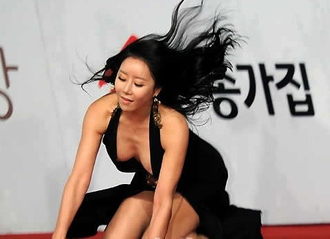 難堪！都是高跟鞋惹的禍